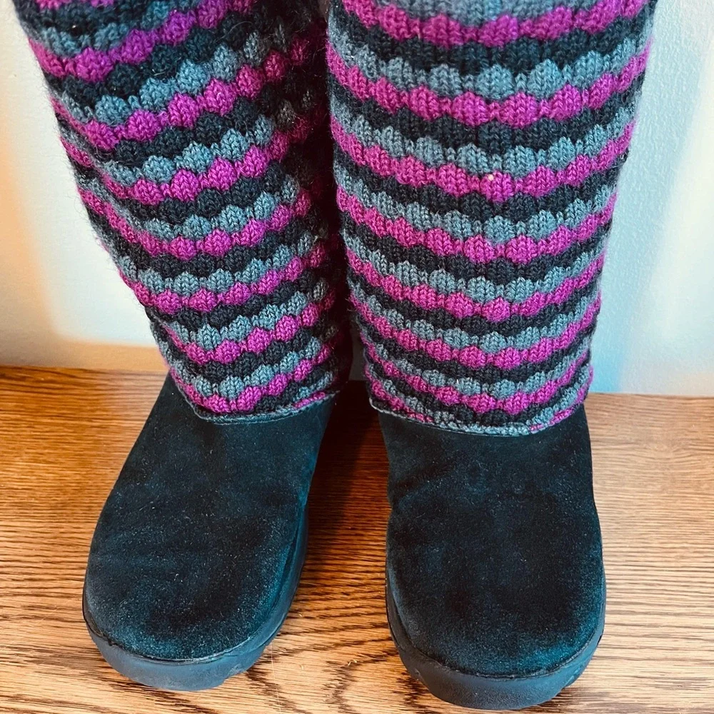 KEEN Black and Pink Boots Ripple Striped Knit Boots, Girls Sz 3